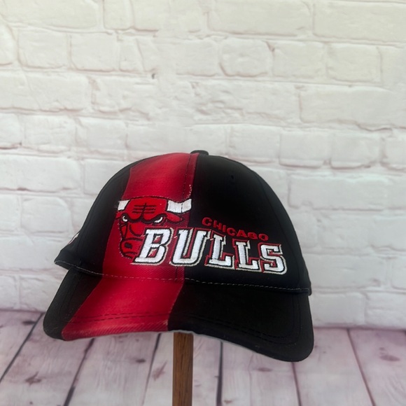 90’s Chicago Bulls Sports specialty embroidery snapback hat RARE HARD TO FIND!